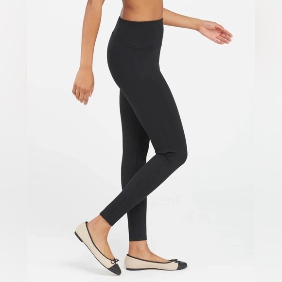 SPANX Ponte black shaping woman's ankle casual classic chic pant.  MEDIUM - Picture 1 of 11